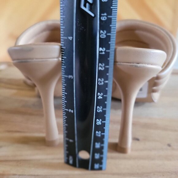 Gabrielle Union Collection /New York & Co.  Puffy Sandals- US 7 - Picture 4 of 8